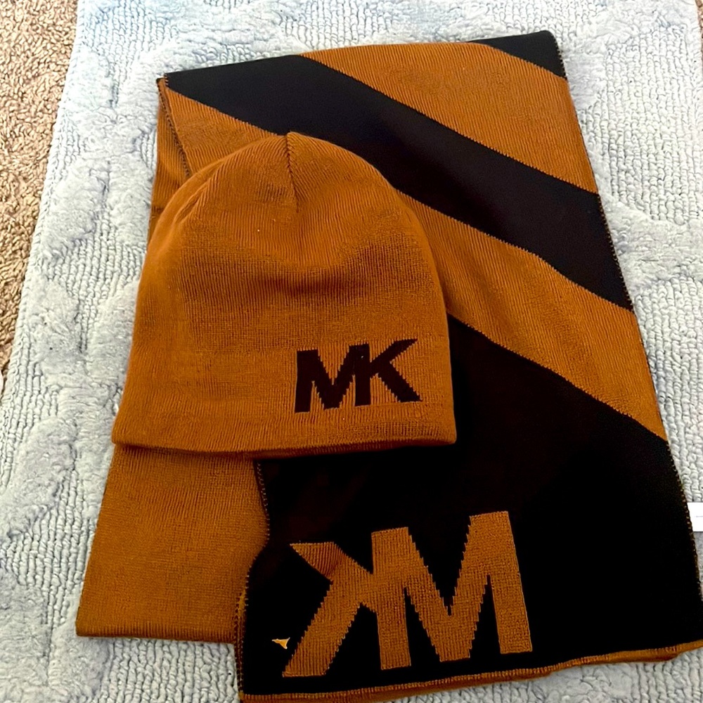 Scarf and hat MKS